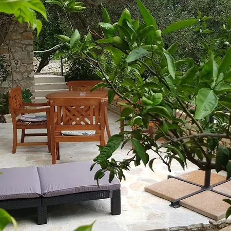 Beach Apartments Villa Holiday * Živogošće