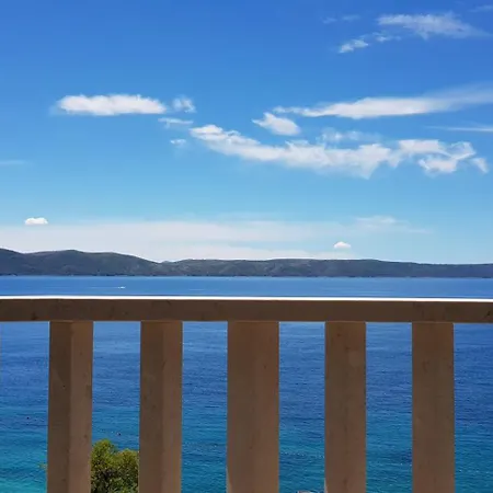 Beach Apartments Villa Holiday * Živogošće