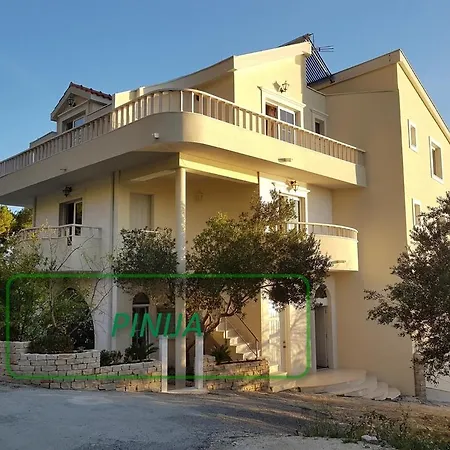 Beach Apartments Villa Holiday شقة Živogošće