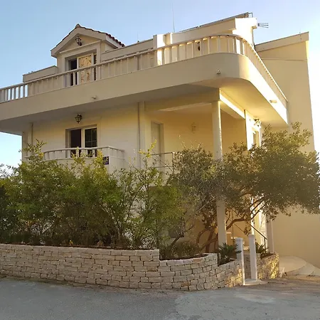 Beach Apartments Villa Holiday * Živogošće