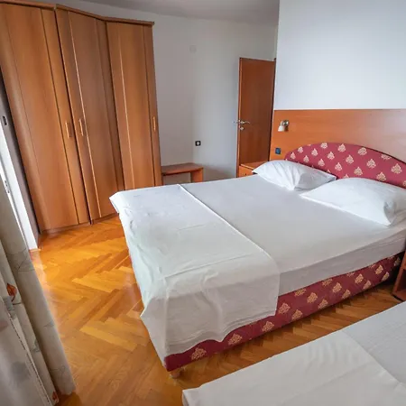 Beach Apartments Villa Holiday Živogošće