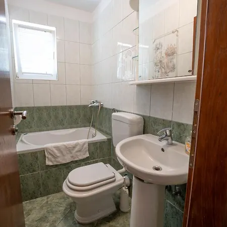 Beach Apartments Villa Holiday * Živogošće