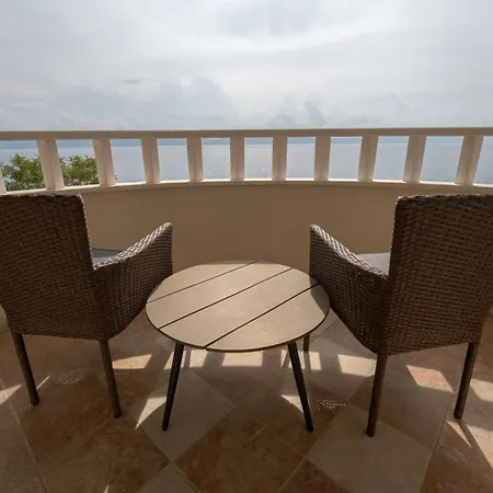 Beach Apartments Villa Holiday * Živogošće