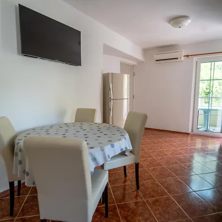 Beach Apartments Villa Holiday * Živogošće